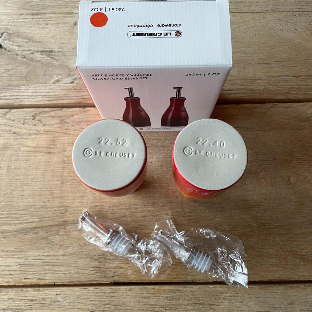 NEW Le Creuset Stoneware Classic 8 oz Oil & Vinegar Set Flame Orange - Picture 6 of 12